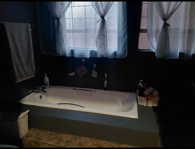 4 BEDROOM HOUSE FOR SALE IN BRITS CENTRAL
